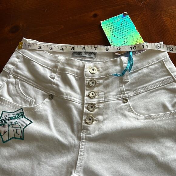 Almost Famous Size 3 White Stretch Denim High Waist Jeans Cropped Ankle Y2K - Picture 11 of 14